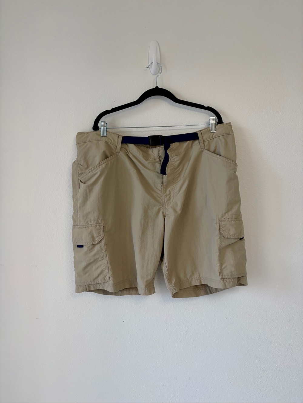 Lands’ End Men’s Belted Cargo Lined Swim Trunks Size XXL Light Beige Color